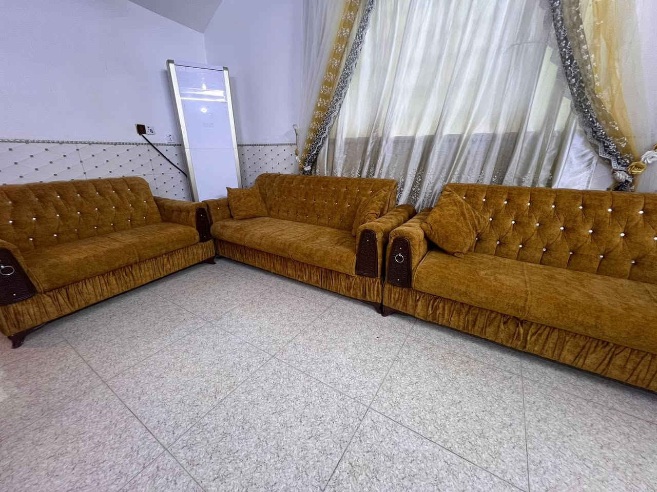 السلام عليكم تخم تفصال 10 مقاعد مال بيت مرتب وبعده نظيف مو سوكي مابيه اي كسر سعره 450 الف وبي مجال بسيط للتواصل ***********
*********** 
مكانه الشيخ حمد قرب جامع ال البيت
