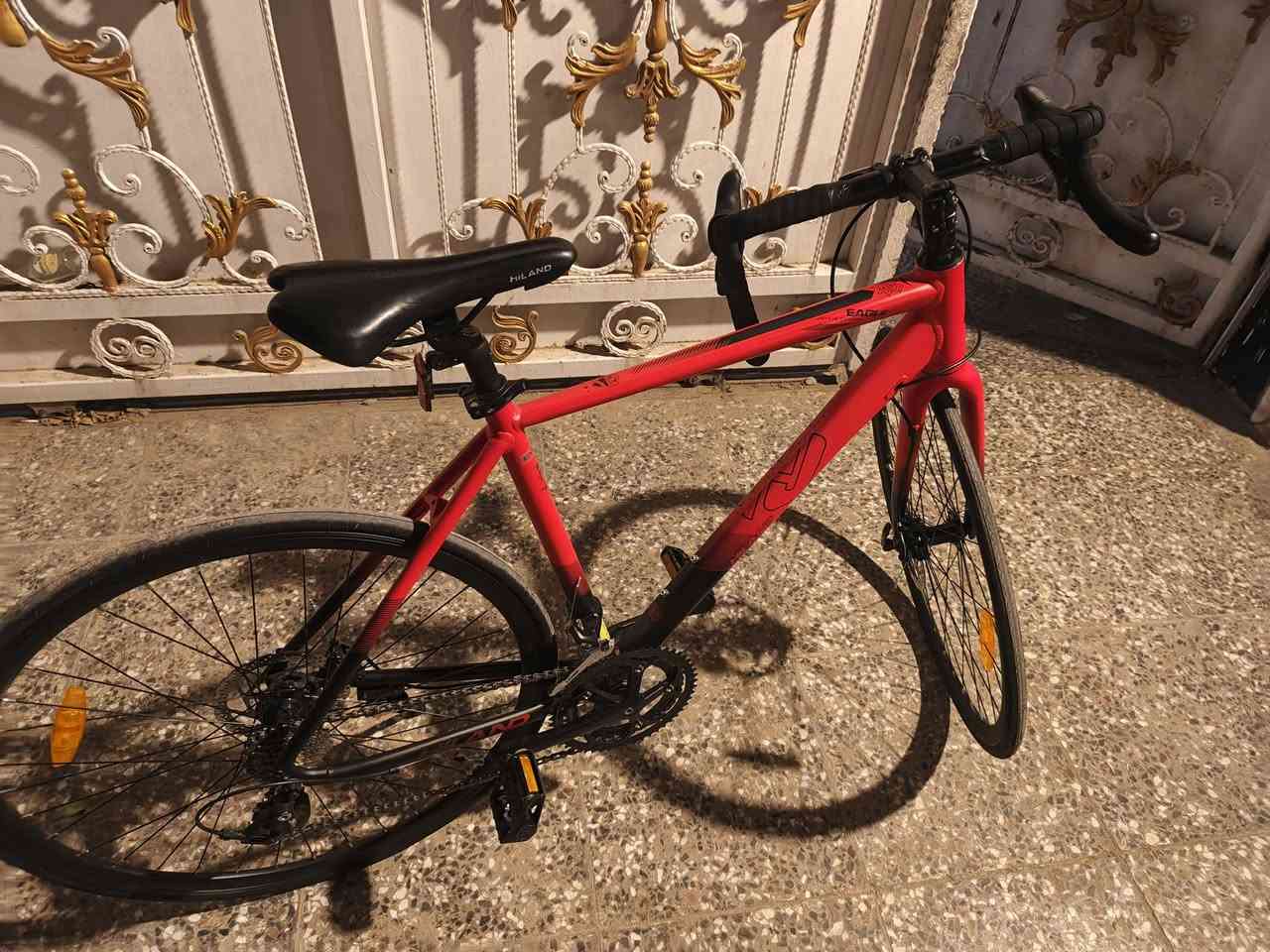 بايسكل  C700 رود امريكي جديد جديد جديد مستعمل شي قليل البياع الرساله الثانيه *********** التواصل واتساب
