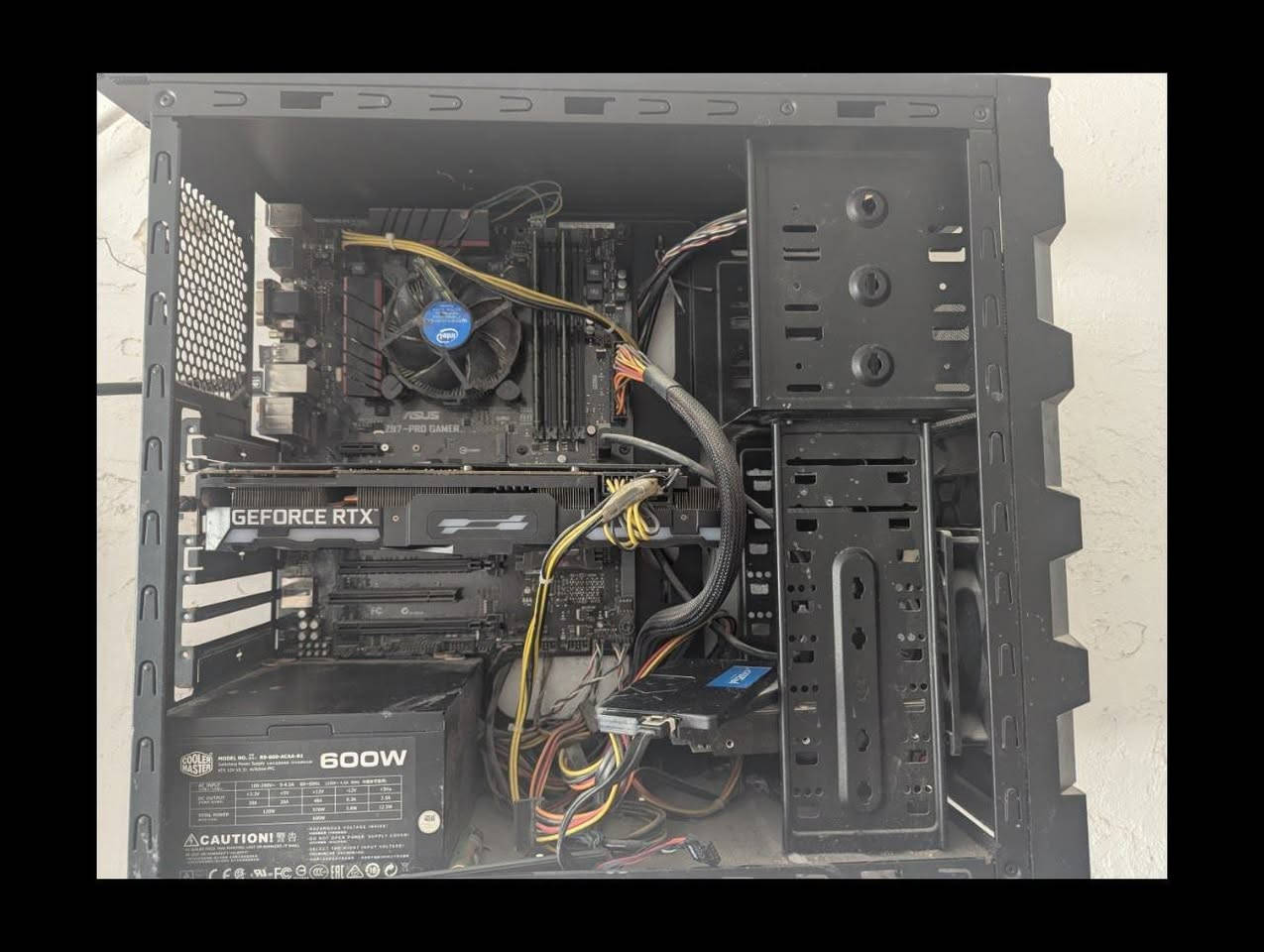 سلام عليكم حاسبه للبيع 
قيم واخذ 
كل الاعاب تشتغل 4k اعلى الاعدادت 
Rtx 2080ti 
Intel i7 16 ram 
هاردين ssd واحد للنظام و لاخ 1000 جيجا 
الموقع بغداد قرب  جزيره بغداد السياحيه
***********
