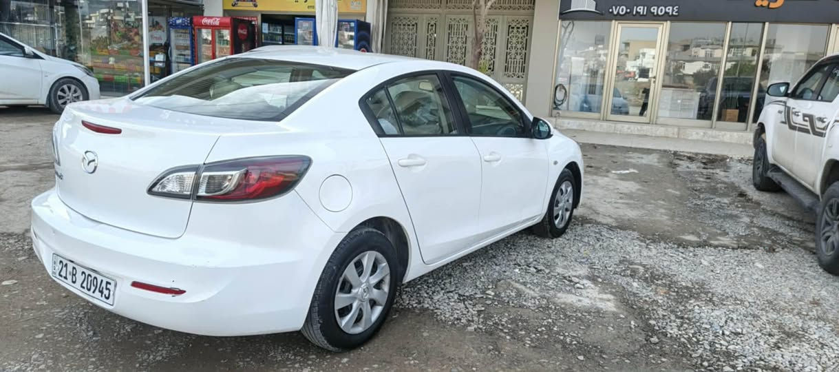 مازدای  3 خلیجی سپی بێ بۆیاخ
ژ.م:***********
 مۆدیل2014 سەنەوی ڕە قەمی تازەیە/مەکینە وگێری تە حویل غرامە ی بێ کێشە بە سعر 108$کەمێ مەعامەلە Singapore
