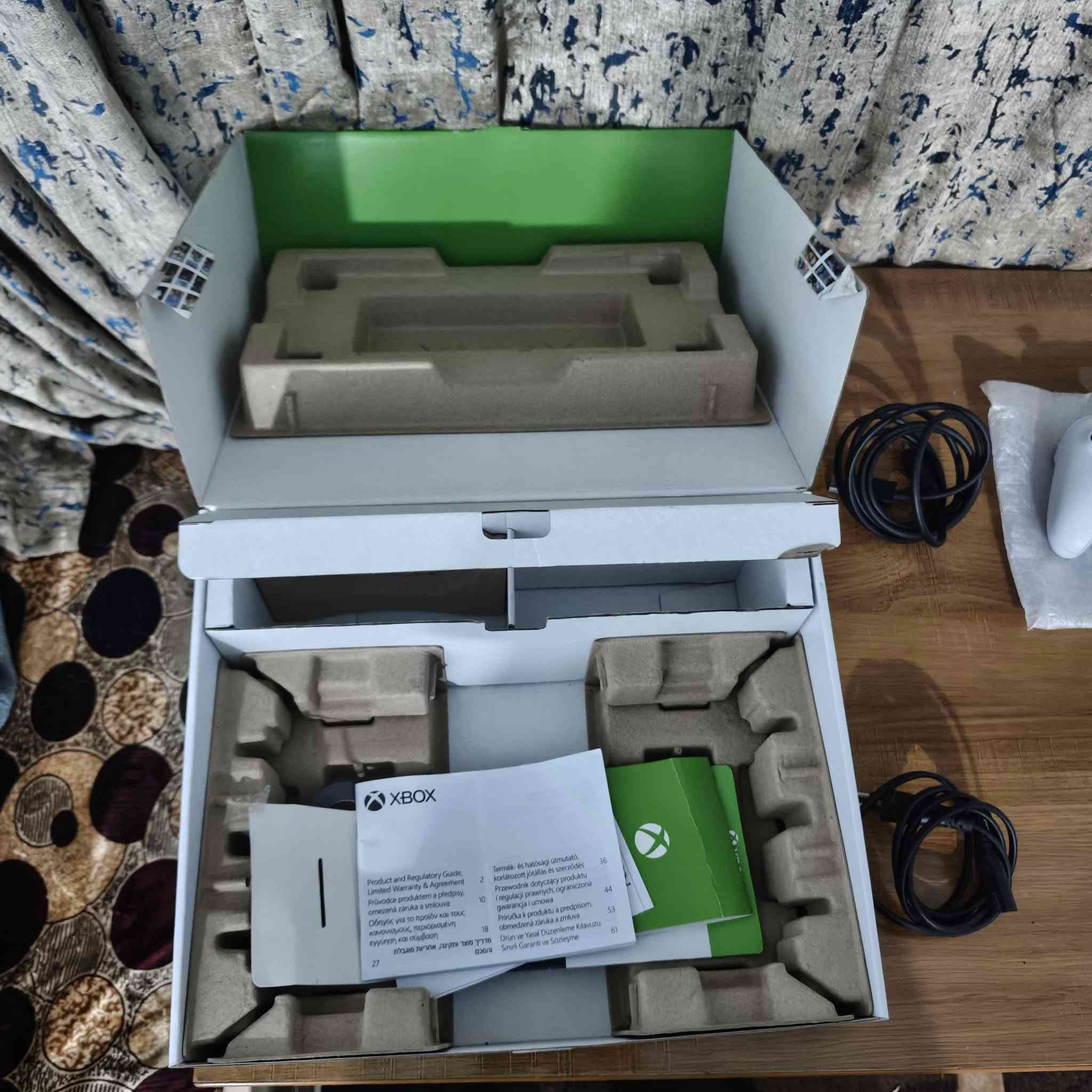 سلام عليكم اكس بوكس سيريس اس مستعمل نضيف ذاكرته ٥١٢ ويا كامل ملحقاته سعره ٣٦٠ وبي مجال بسيط للتواصل ***********
