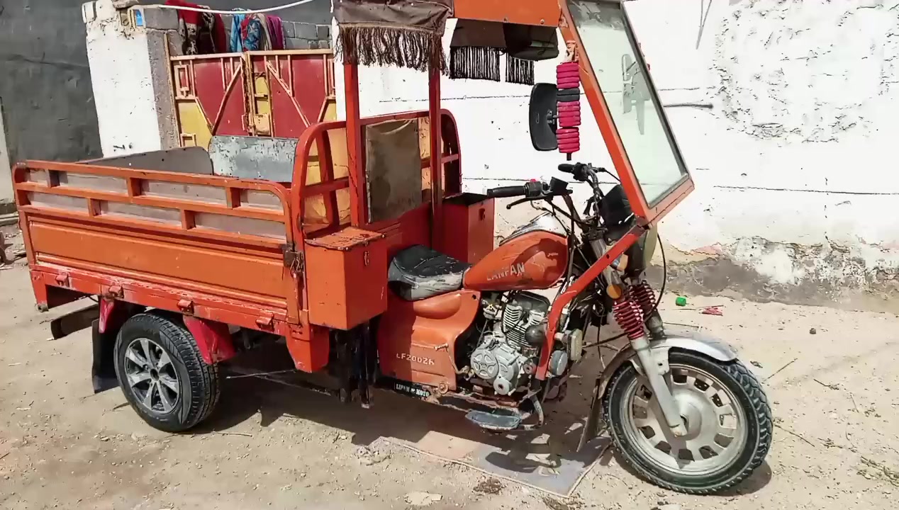 ليفان فرس اوراق موديل16شاصي مكفول واسمع الفيديو بصرة ابو الخصيب  قرب نفوس شراي يتصل***********وتساب موجود سعر 1500وبيه مجال قليل
