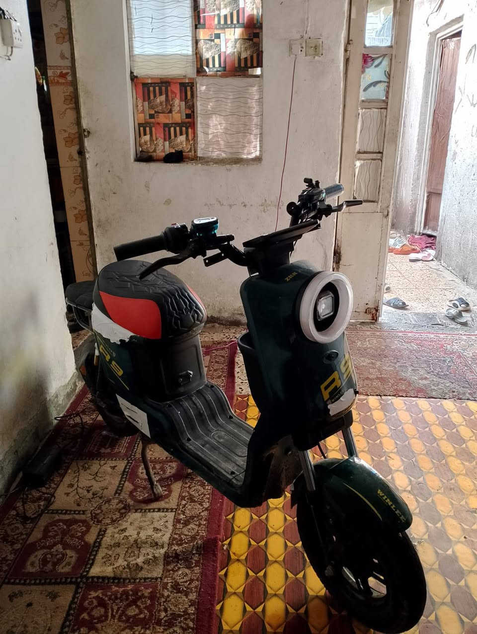 السلام عليكم دراجه شحن R9 نضيفه وحلوه سعر 300  مكان دراجه بصرة 5ميل
رقم الهاتف واتس
***********
