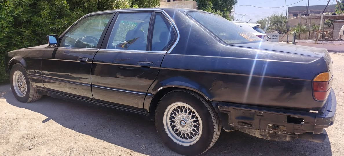 السلام عليكم
BMW 730 1992 
 بأسمي تحويل مباشر 
مكينه 30 مفتوح 
تبريد ويه السويج منظومه جديده كامله 
تخم تاير جديد ويل كب خليه بلادي
حداديه جديده
دبل جام 
دبل ايرباك 
دبل جكمجه 
غرفه جلد اسود كشنات ميكانيك 
سياره كلش حلوه ماتعبك
نقصها دعاميات 
الگشركدامك 
سعرها 40 ورقه 
مكاني بغداد الاسكان أو الاعظمية 
***********

