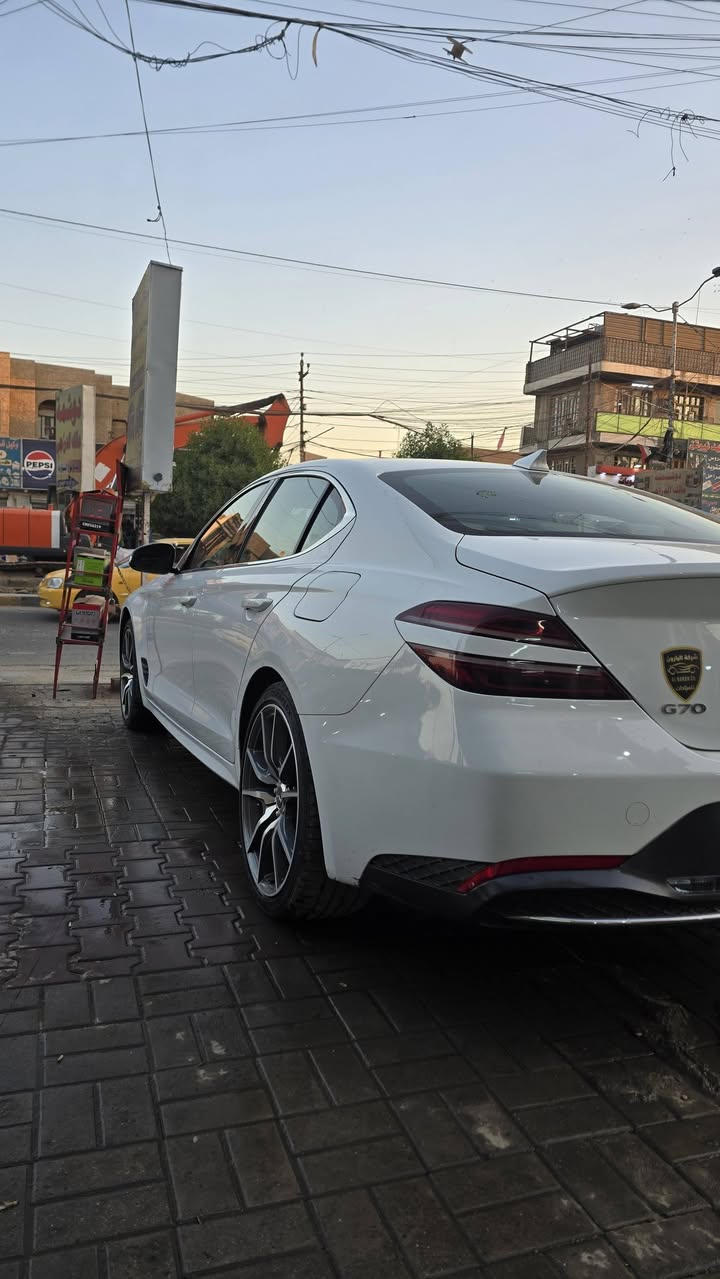 للبيع جينسس G70 موديل 2023 –
سيارة سبورت فخمة تجمع القوة والراحة
مناسبة للاستخدام اليومي والسفر 👌
محرك 2.0 تيربو قوي واقتصادي
252 حصان – سحب ناعم وثابت
كير أوتوماتيك 8 نمر
دفع رباعي يعطي ثبات ومتعة بالسواقة
شاشة + أبل كاربلاي وأندرويد أوتو
مقاعد جلد نظيفة
تدفئة مقاعد أمامية
تشغيل بصمة + دخول ذكي
تشغيل عن بعد 
مثب سرعه
رادارات 
نظام تحديد المسار 
تبريد ثلج 
ويل 19 
  ABS
بدون بانوراما
السيارة نظيفة جداً وما تحتاج شي
📌 سواقتها ناعمة، عزل ممتاز، وصرف بانزين زينة
📌 كلين تايتل بدون حادث بدون صبغ بدون تبديل بدون بارد مكفوله كفاله عامه
ملاحظه عليها رقم مميز مواليدي وبي زياده رقم ٦ فقط 🔥
العنوان بغداد
للاستفسار خاص او اتصال 
***********
