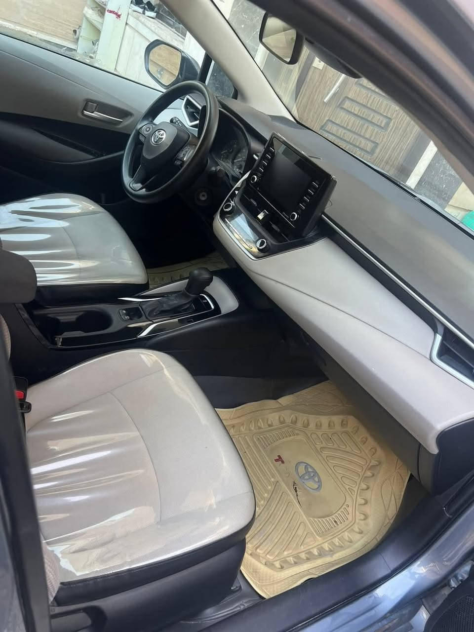 كوله موديل 2021 Le محرك 1800 المرغوب السياره رقم اربيل باسمي سنوية وهزه جديده السياره جاهزه من كلشي  داخل ابيض   لا صبغ ولا معجون مكان السياره بغداد الزعفرانية السعر 145 وبيه مجال
***********
