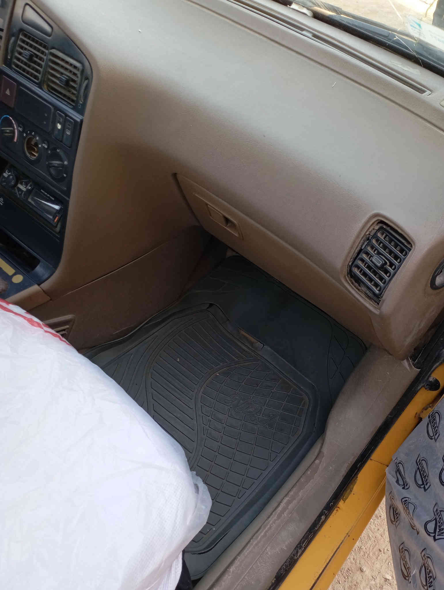 السلام عليكم بيجو ٤٠٥ موديل 13 سيارة نضيفة كير محرك خير من الله  شادلة منضومة غاز  سنوية ساقطة ب٢٠٢٤ شهر ١٢  مصبوغة جمالية اثر جراد شواصي كشر مكفولات نقص تبريد وبوربرن امامي سعرها ٣٥ وبيه مجال قليل وترهم مراوس مكاني واسط الحي ***********
