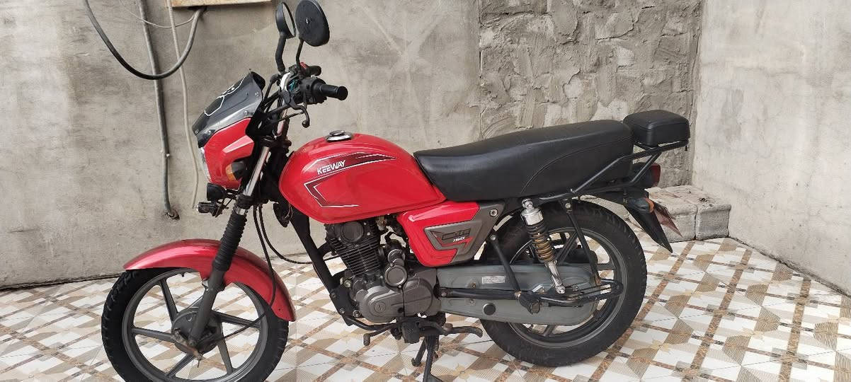 السلام عليكم دراجه كي واي للبيع أوراق اصلي وكامله موديل 21 جديده كلش وكله على لبلاد السعر مليون و 50 )  1050 )  عنواني بالزبير الشراي ***********
