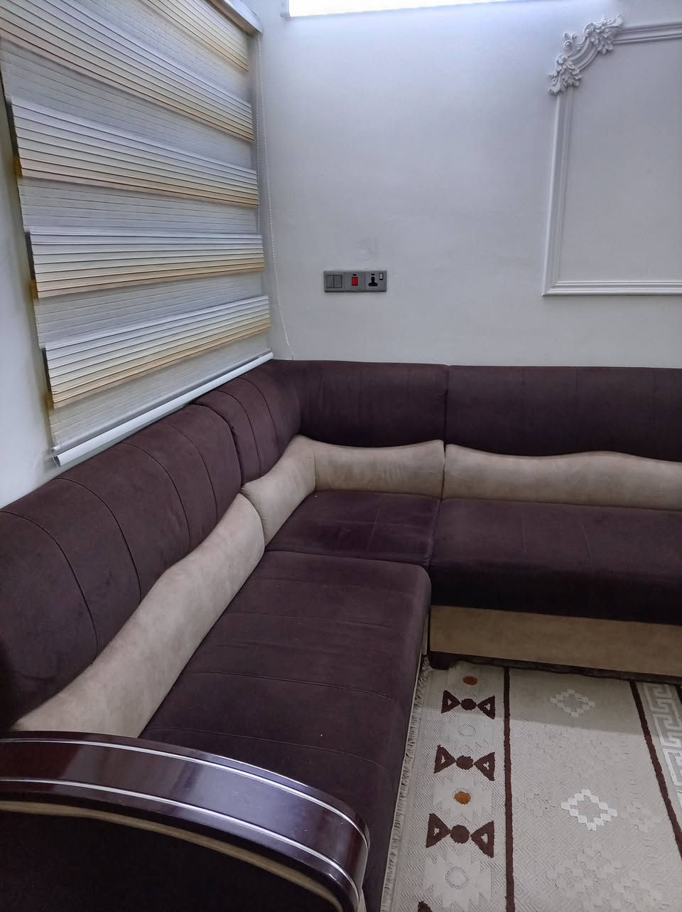 تخم ديوان للبيع قياسه ٥متر و٢٠سم. خالي من اي ضرر اربع قطع السعر ٣٥٠ الف وبي مجال بسيط رقم الهاتف ***********
