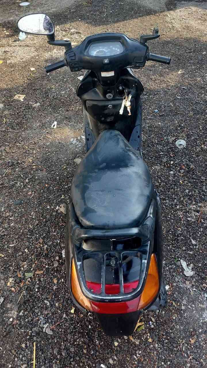 سلام عليكم دراجه سبيسي ياباني للبيع كلشي شغال بيه  نضافه خرسه الدراجه العنوان بغداد الغزاليه سعر ٤٠٠ بيه مجال بسيط ***********
