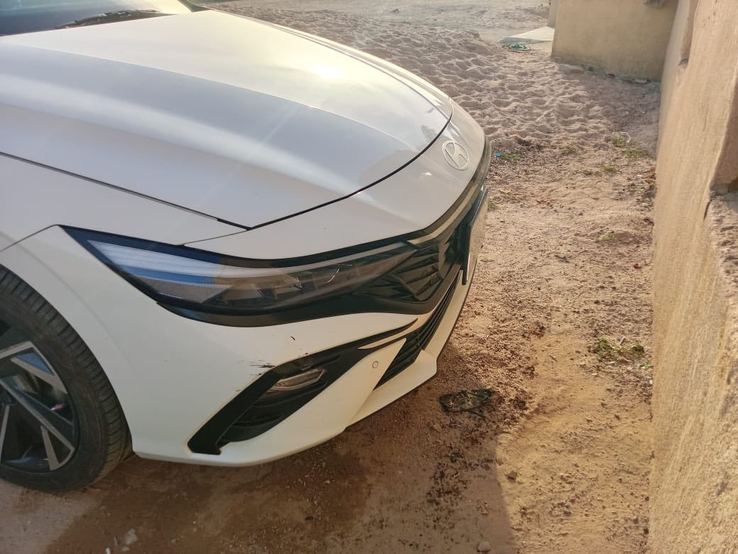 🚘 للبيع — هيونداي إلنترا 2024 وارد خليجي
✨ سيارة نظيفة جداً بحالة الوكالة، استخدام خفيف ومفولة بالكامل ✨

🔹 كوري وارد خليجي  
🔹 فل مواصفات 1/1  
🔹 محرك 2000 سي سي اقتصادي وعزم ممتاز  
🔹 فتحة سقف بانوراما  
🔹 حساسات أمامية وخلفية  
🔹 كاميرا خلفية عالية الدقة  
🔹 شاشة كبيرة متعددة الوسائط  
🔹 تشغيل بصمة + ستارت  
🔹 دخول ذكي بدون مفتاح  
🔹 مقاعد جلد فاخرة  
🔹 تحكم سكان  
🔹 مثبت سرعة  
🔹 نظام ECO لتوفير الوقود  
🔹 مكيف ثلج  
🔹 إنارة LED  
🔹 جنوط رياضية أصلية  
🔹 مرايا كهربائية مع طي  
🔹 زجاج كهربائي كامل  
🔹 وسائد هوائية  
🔹 ABS + نظام مانع الانزلاق  
🔹 USB / Bluetooth  
🔹 السيارة ما تحتاج أي صرف

💰 السعر: 175$ قابل للتفاوض البسيط للجادين فقط

📞 التواصل: ***********

ملاحظة انا مكلف في الشر جزاكم الله خير

