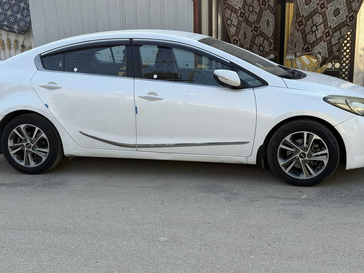 سيراتو خليجي موديل 14
المواصفات 
يدات نيكل
تبريد قطعتين
شاشه ترحيب اطفاء وتشغيل ترحيب سياره
داخل لونين
مري شفط
اشاير بلمري 
تحكم ستيرن اربع جهات
حاكيه
مسجل شاشه لابتوب اصلي 
كامره دواره عدد 2 
حساسات امامي خلفي
لايت زنون بلادي شركه
لايت بك لايت لد 
بعد بيها هواي مواصفات
محرك 1600 دوش مكفول مع كير شركه
لون ابيض صدفي
رقم بغداد انكليزي مميز
سعر 127بغداد الشعب
ضرر الباب وره السايق بيه بارد وصبغ وبيها صبغ يم قبق بانزين


**إذا كنت صاحب هذا الإعلان وتريد حذفه لأي سبب، رجاءا أرسل رسالة إلى الدعم الفني**