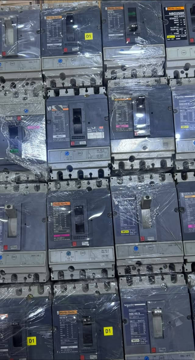 متوفر قاطع شنايدر ام جي (100A-125A-160A-200A-250A-400A-) اصلي بالة شرط الفحص العنوان الشورجة عكد النصارى ***********
