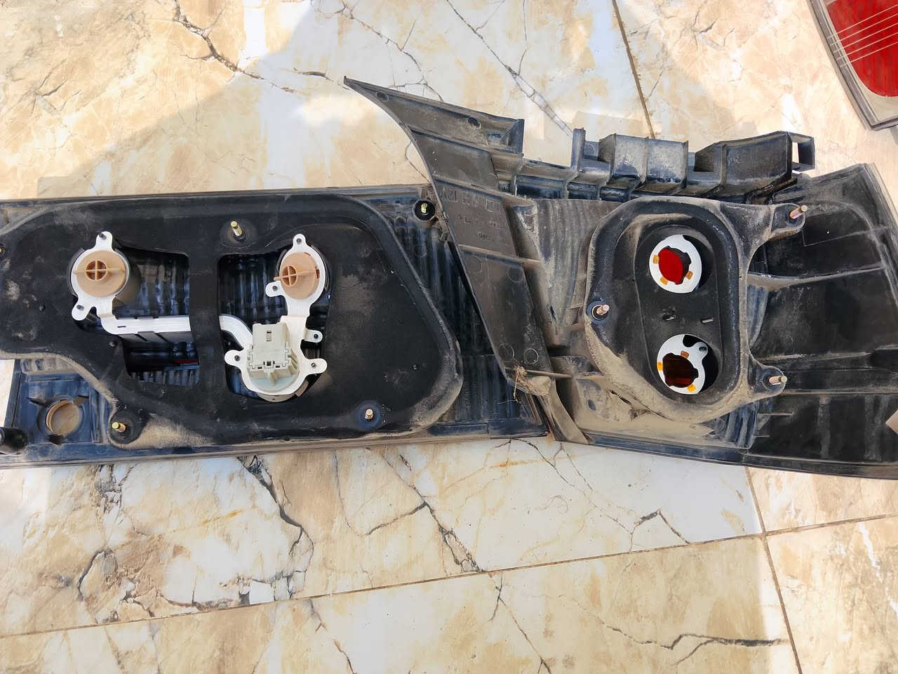 لايتات جنون امامي خلفي عاديات موكرستال مكاني بصره نشوة ***********
اذا اكو بك لايتات كرسته نفخ ماكو مشكله
