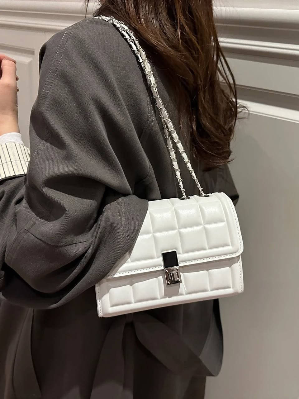 ‏اختاري الأناقة بسهولة جنطه تناسب كل￼ لوكاتك🤍🫶👜


**إذا كنت صاحب هذا الإعلان وتريد حذفه لأي سبب، رجاءا أرسل رسالة إلى الدعم الفني**