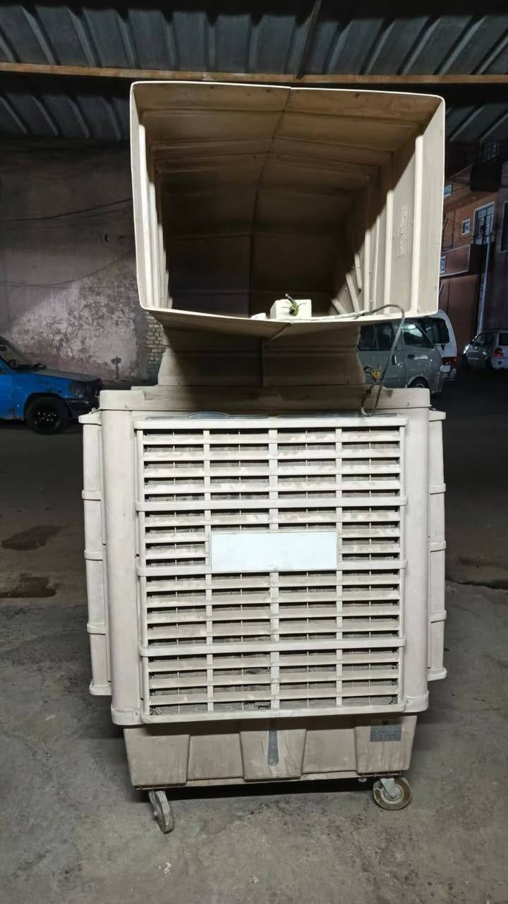 السلام عليكم
للبيع مستعجل 
مكاني شعب سوك شلال 
*********** واتساب 
مبرده ب٥٥٠ 
ميز ب١٥٠
