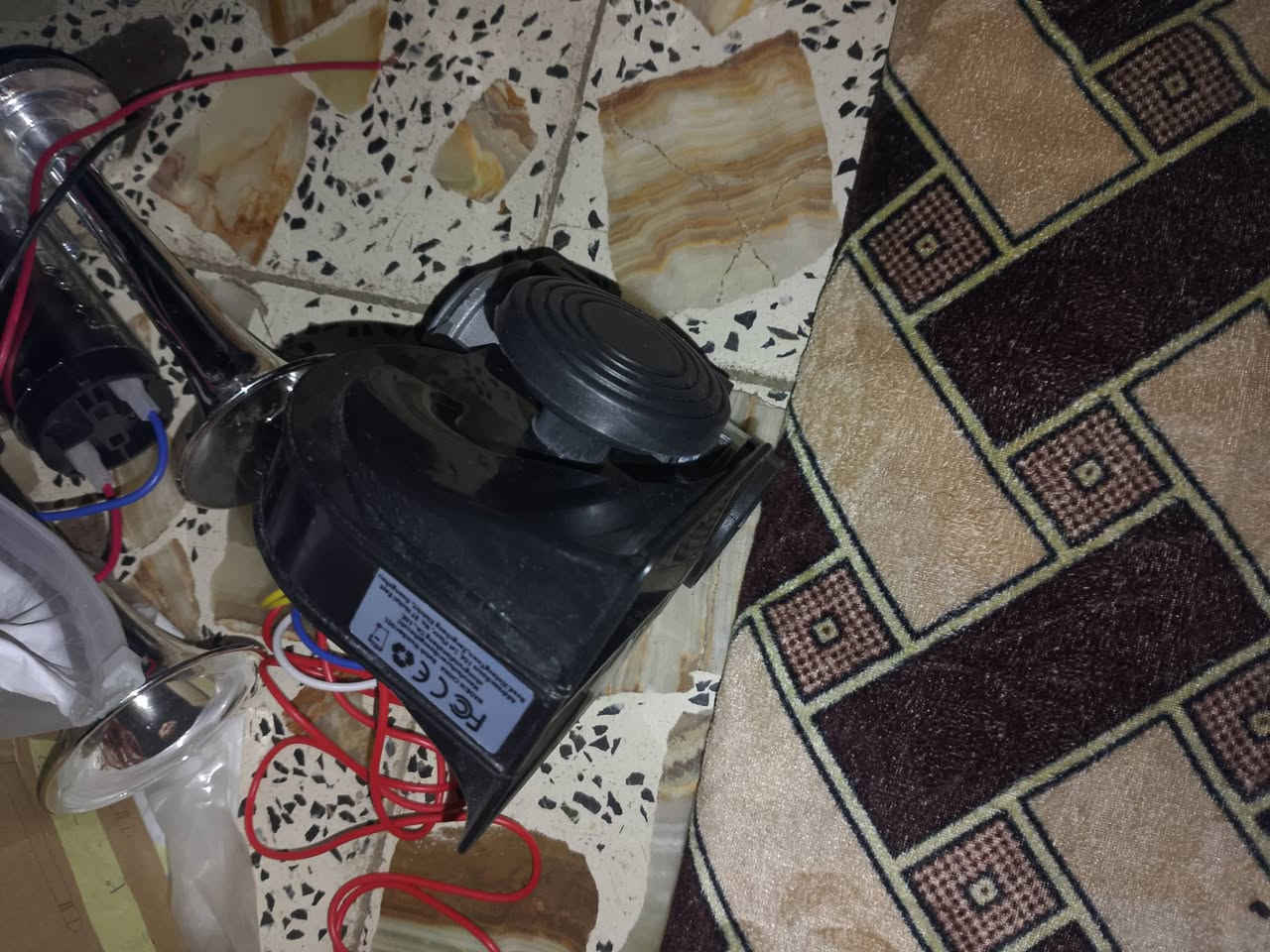 هذا الصندوق يحتوي على بوق ضاغط هواء مزدوج النغمات (Compact Twin Tone Air Horn)، وهو مصمم لإصدار صوت تنبيه عالٍ للمركبات [1].
يعمل هذا البوق بنظام كهرو-هوائي لضغط الهواء وإصدار الصوت [1].

تصميمه المدمج (Compact) يسهل تركيبه في أماكن ضيقة داخل المركبة.

هذا الصندوق يحتوي على بوق ضاغط هواء مزدوج النغمات (Compact Twin Tone Air Horn)، وهو مصمم لإصدار صوت تنبيه عالٍ للمركبات [1]. الي يريده ينطني سعر


**إذا كنت صاحب هذا الإعلان وتريد حذفه لأي سبب، رجاءا أرسل رسالة إلى الدعم الفني**