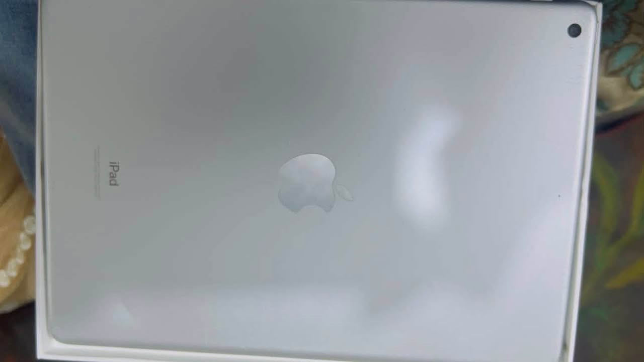سلام عليكم ايباد لبيع 9
* 📱 السعة: 64GB
* 🎨 اللون: رصاصي (Space Gray)
* 🔋 البطارية: جيدة
* 🖥️ الشاشة: مستبدلة وتعمل بشكل طبيعي
* 📦 يجي وياه: الكرتون + الشاحن
* ✅ الجهاز شغال 100% بدون مشاكل + مستبدل شاشة 🛑.
* 💰 السعر: 220 ألف بي مجال حك جية (قابل للتفاوض بالمعقول)
التواصل فقط | *********** الرقم
مكاني بغداد الحسينية الراشدية
