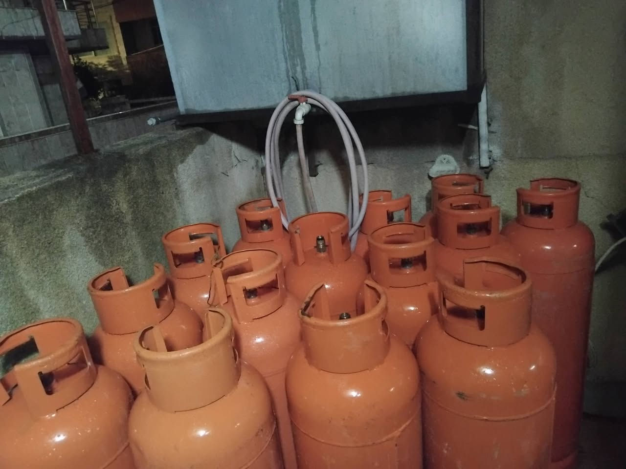 بتڵی غازی عێراقی دوو دەسک ئەسڵی پێنج بتڵ غازی تێدایە ...
غازێکی زۆر باشە بۆ گیزەر و شۆڤاژو زۆپای غاز
نرخی ‌‌١٦٥هەزارە ...
تکایە لە نامە یان ڕەقەم تەلەفۆن  وەڵام ئەدرێیتەوە
***********
***********
