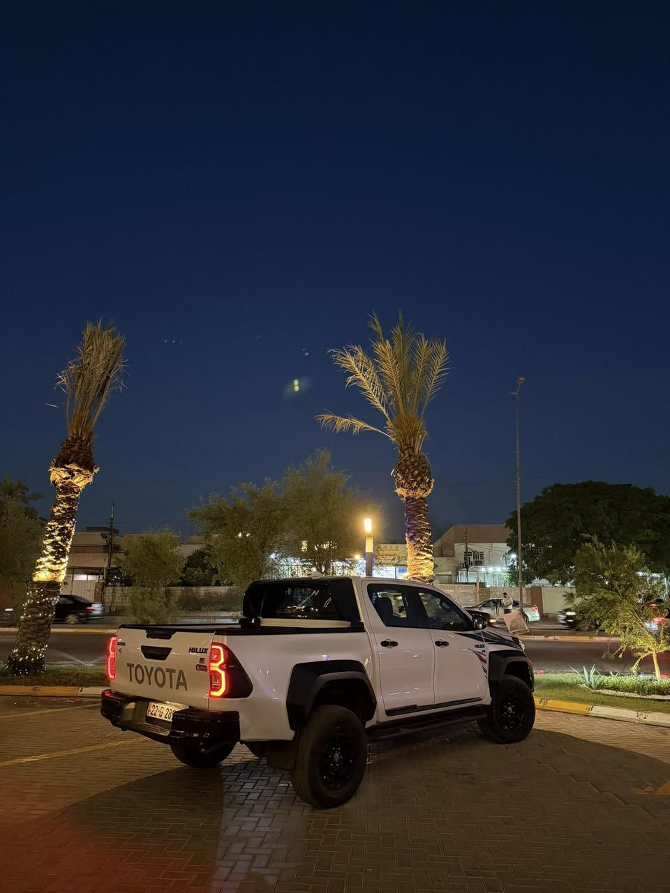 للبيع TOYOTA HILUX GR SPORT🦅
الموديل 2024
الممشى 68000 KM
اللون ابيض صدفي 
مكينة V6

فول مواصفات اعلى فئة كراسي جلد وشامواه 

*منفاخ 

*شاحن لاسلكي 

*ابل كاربلاي 

*تبريد منفصل للسائق والراكب

*كرسي السائق كهرباء 

ملاحظات السيارة خليجية بيها باب مبدل وكالة نفس اللون 
وبارد خفيف بالبنيد 

السعر 395 ورقة 
مكان بغداد 
هاتف ***********
سيد حسن
