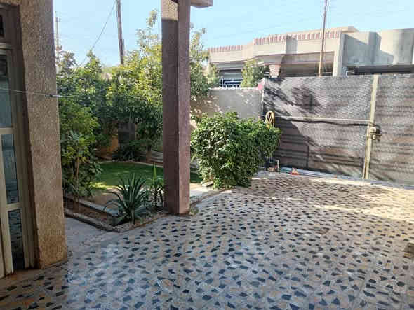 دار للبيع ابوغريب النصر والسلام مساحته 200متر غرفتين 🛌صاله استقبال مطبخ حمام وعندك حدايق داخل السياج وخارج السياج ارضيه بورسلين كامل سند جديد بأسم راعي البيت شارع عريض خدمات كامله عالي عن الشارع السعر 110 وبي مجال للأستفسار اتصال أو مراسله واتساب ***********
