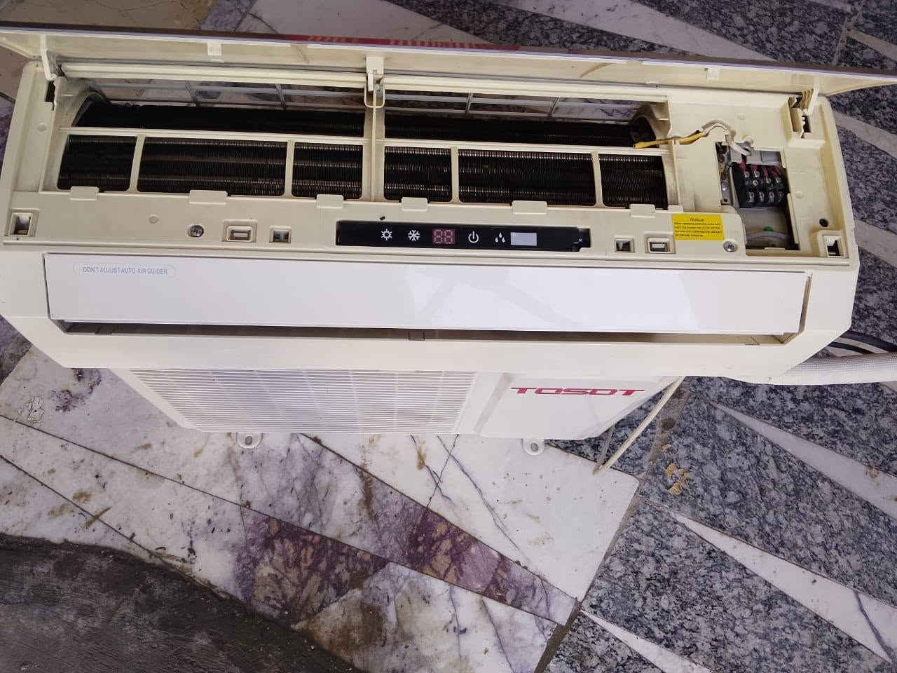 سلام عليكم  سبلت واحد طن نوع توسوت نضيف وشغال مستعمل شي قليل  كامل ملحقات لاستفسار لاتصال على الرقم ***********
