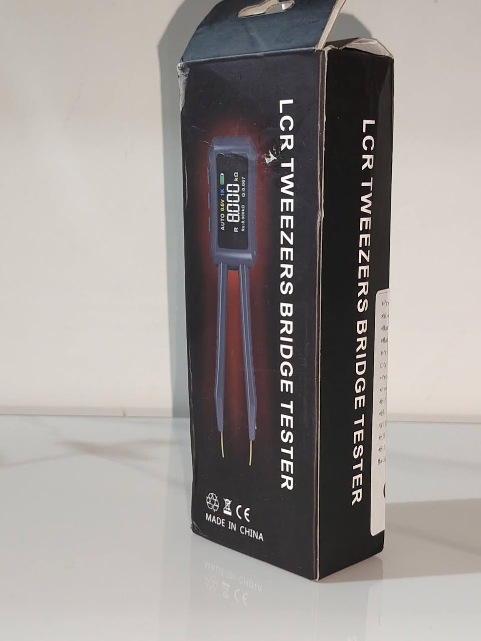 جهاز ZOYI ZT-MD1، وهو عبارة عن ملقط ذكي رقمي لقياس المكونات الإلكترونية (LCR Tweezer Bridge Tester).
الوظيفة: قياس المقاومة، السعة، والحث (LCR)، بالإضافة إلى فحص الدايود والاستمرارية. 
الميزات: تحديد تلقائي للمكونات، شاشة ملونة عالية الدقة، والقدرة على تبديل ترددات وجهد الاختبار (على سبيل المثال، 1 كيلو هرتز، 0.6 فولت). 
الاستخدام: مصمم خصيصاً لاختبار مكونات SMD الصغيرة. 
الملحقات: يأتي مع حقيبة حمل واقية.
السعر 25 الف


**إذا كنت صاحب هذا الإعلان وتريد حذفه لأي سبب، رجاءا أرسل رسالة إلى الدعم الفني**