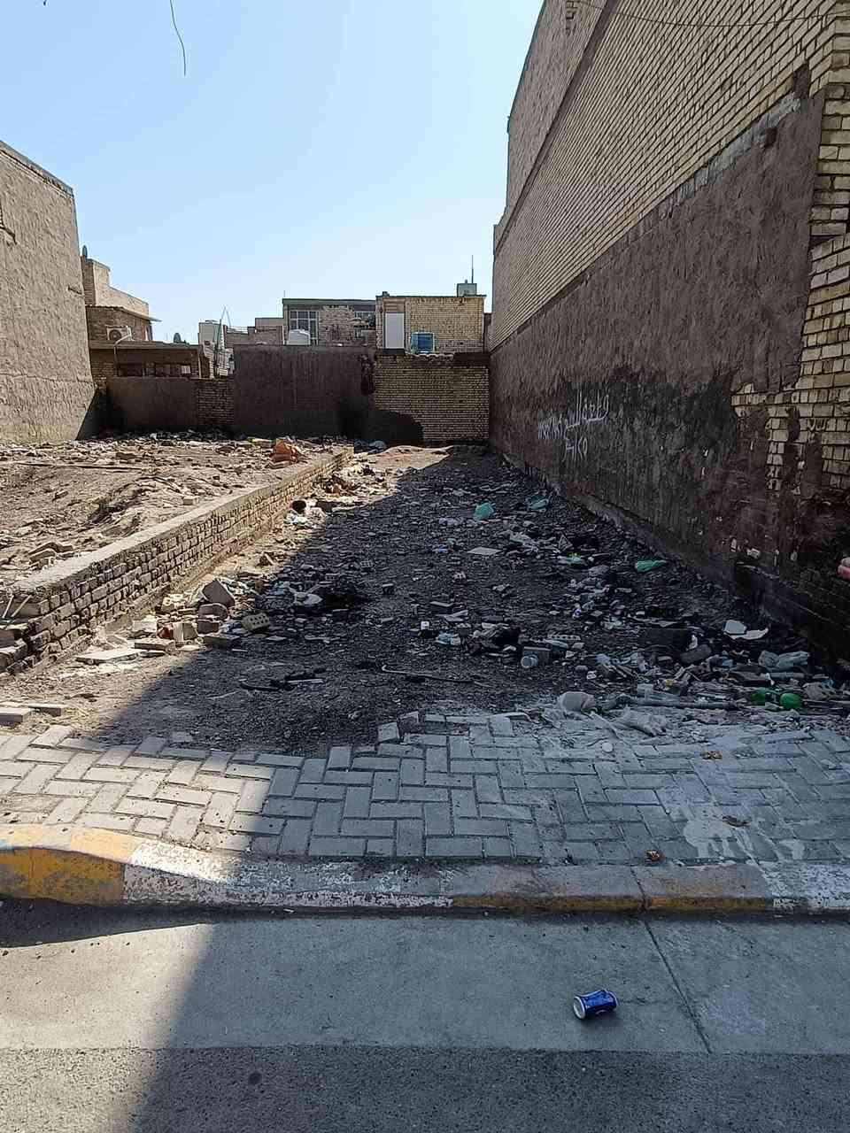 السلام عليكم قطعه ارض للبيع مساحه 125 متر واجهة 5 نزال 25
المكان حي السفير قرب صورة السيد 
*********** أو خاص
