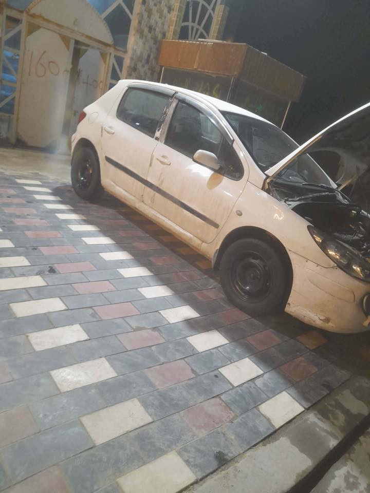 للبيع او مراوس سيارة بيجو فرنسي موديل 2006
كير ومحرك كرولا تيوته 
رقم بغداد 
سيارة حلوه ونظيفه 
سعرها 45 وبيها مجال مكانها كربلاء حي العباس ***********
