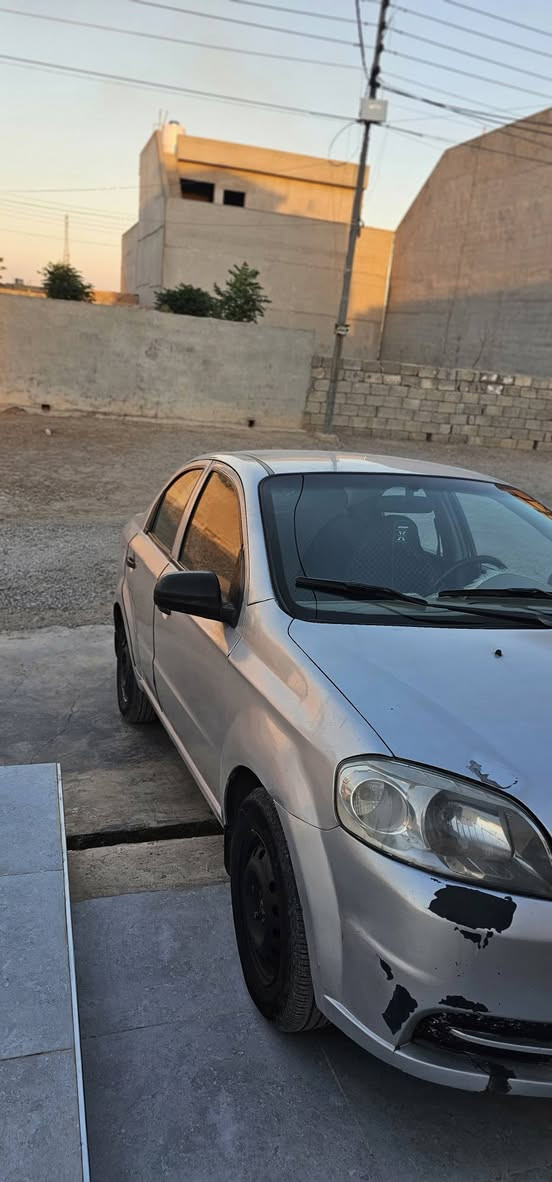 ئەڤیۆ مودێل 2007مەکینەگەورە سەیارەکە چوارپێنج پارچەی سبوخە بێ لێدان چەمپەکی خەفیفی پێشەوەی هەیە گێرومەکینەو تەبرید بەشەرتە سەنەوی بەسەرچووە 2وەرەقە غرامەی لەسەرە پاش مەعامەلەی دەگیرەیەوە وەکالە بەناوی خۆمە سعری 46مەعامەلەیە *********** أربيل, العراق
