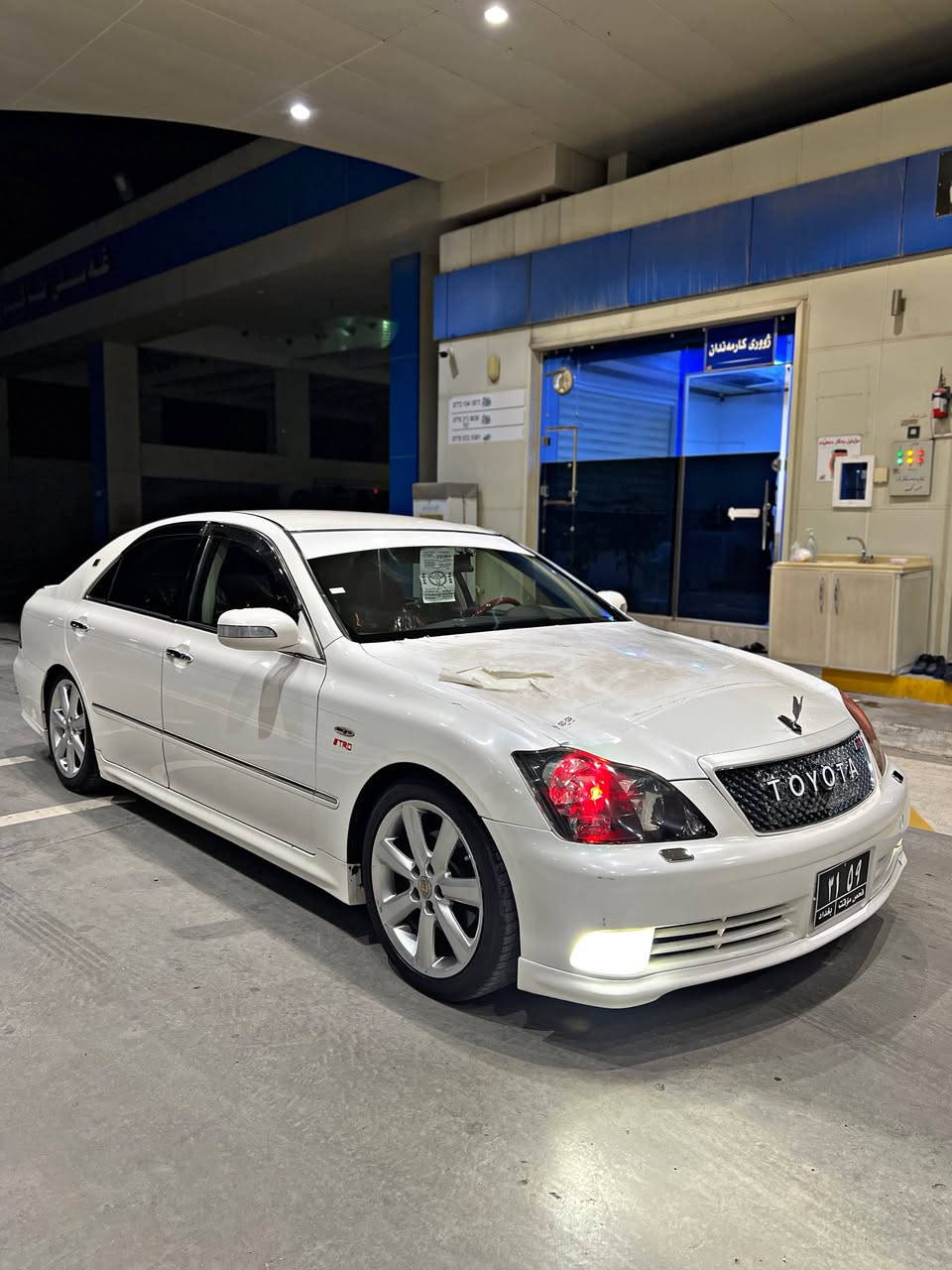 بڕاوە بڕاوە بەس ماشالله بەقەت ساغێک جوانە مۆدیل ٢٠٠٥  بچوک بە بچوک ئاڵتۆنە ڕێک کامل کامل جایز
یەک شوخت و چاڵ نادۆزیەوە بئ بۆیاخە مواسەفاتی سێ دوگمەیە ساج سورە سوکان حەیزەرانە ئاوێنە یشارەتە ویل دنگەیە کامل جایز کراوە برێکی بەستراوە ژئری دوراوەتەوە دەحمو لئدراو کەفەر گۆراو سەقفی بە شەرت  نوکە دەرزی نیە کامل بەسمەی دەرگاکانی مەزبوتە هەر پئنجی  لیدی ژئر پئیەکان بەستراوە ناو لایتی رەش کراوە  چوار تەیەی خاوێن لەژئرە شاشەیە گئرو مەکینەو توندو تۆڵی بە شەرتی دە فیتەر ساردو گەرم مەزبوتە دەحامی بۆبدەحامی بەشەرتو یش دەکات گڵۆپێک نیە یش نەکات لەگیانی سحری $٥٥$ کەمێێێک مەجال موشتەری نی خۆت ماندو مەکە
***********شوێن ژاراوە/ قەڵادزێ
