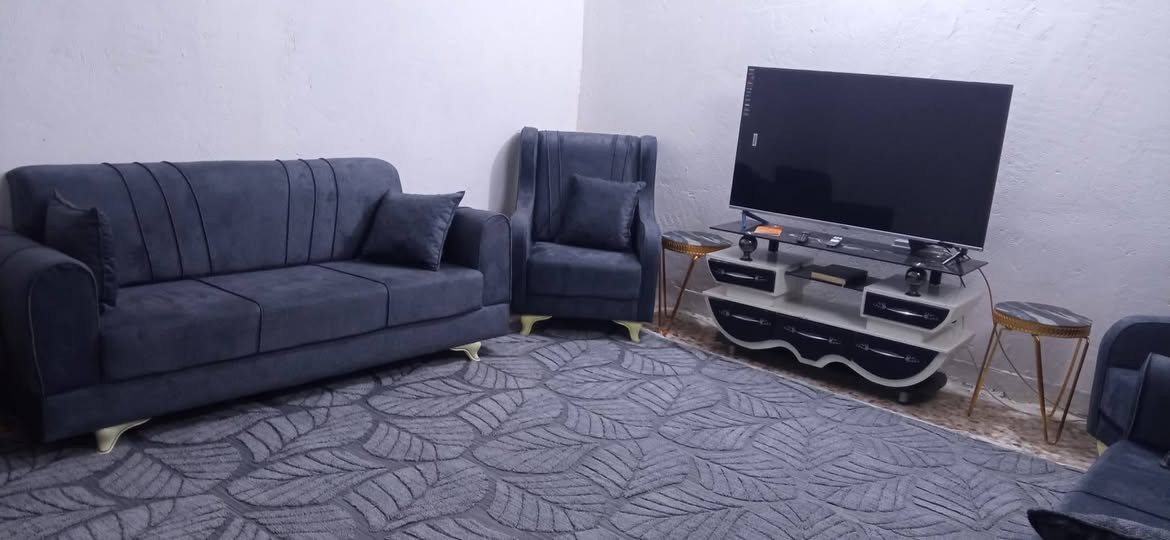 السلام عليكم
بيت للبيع في منطقه عنانه زراعي مفوضه بالطابو 
يحتوي البيت على مطبخ كلدور استقبال وغرفة نوم وطرمه مسقفه البيت كله كاشي جديد للبيع مع الغراض والغراض كلها جديده علما بأن البيت مساحه 170 متر السعر 32 أكثر استفسار يرجى الاتصال بنا على الرقم ***********
