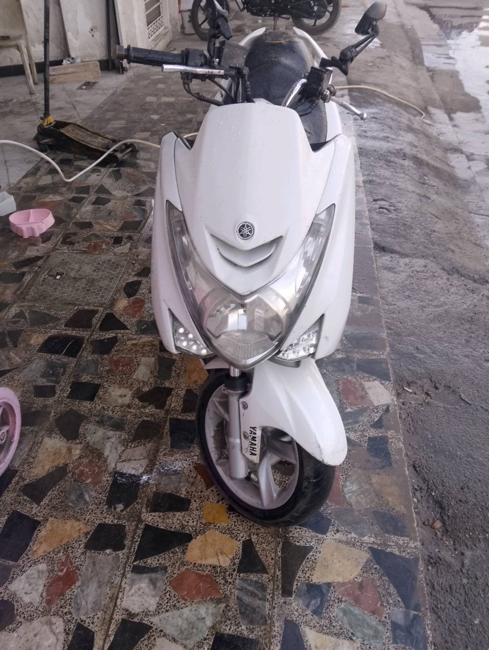 سلام عليكم دراجه ماجسته اس للبيع شغاله وكامله من كهرئيات لايت عالي وناصي ميشتغل عوزهة بس ترتيب والمكينه بيه نضوح  مكاني قرب مرور التاجيات وسعر 700 وبيه مجال حك الجيه للشراي 