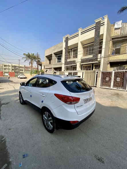 السلام عليكم سياره توسان خليجي 
موديل 2014 بسمي رقم بغداد 
حداديتها  جديده أمامي خلفي مواصفات معروفه أشايربل مري لايت زينون تحكمات أستيرن
السياره جاهزه ع الأخير مع تغليف الارضيه والكشنات 
بيه صبغ بنيد آثار شخوط وبارد باب سائق 
السعر 148 —— موبايل ***********
المنطقه — بغداد جديده
