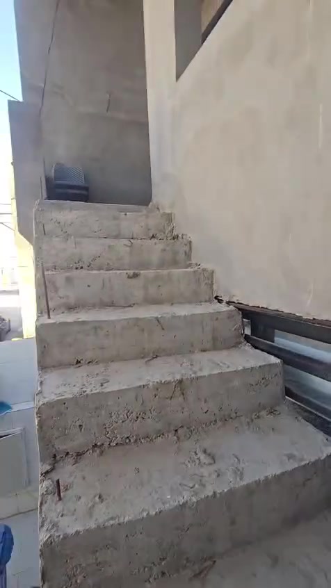 دار للبيع في الوثبه مجمع ضفاف ديالى المساحه ٧٧ متر طابو زراعي سند ٢٥ الوجهه ٥ متر ونص والنزال ١٤ طابقين الاول كامل والثاني  بعده مكامل ودرجة خارجيو السعر ٩٥ مليون سنه البناء ٢٠٢٦ سقوف مغربي والبناء طابوق بناء درجه اولى للاستفسار ***********
