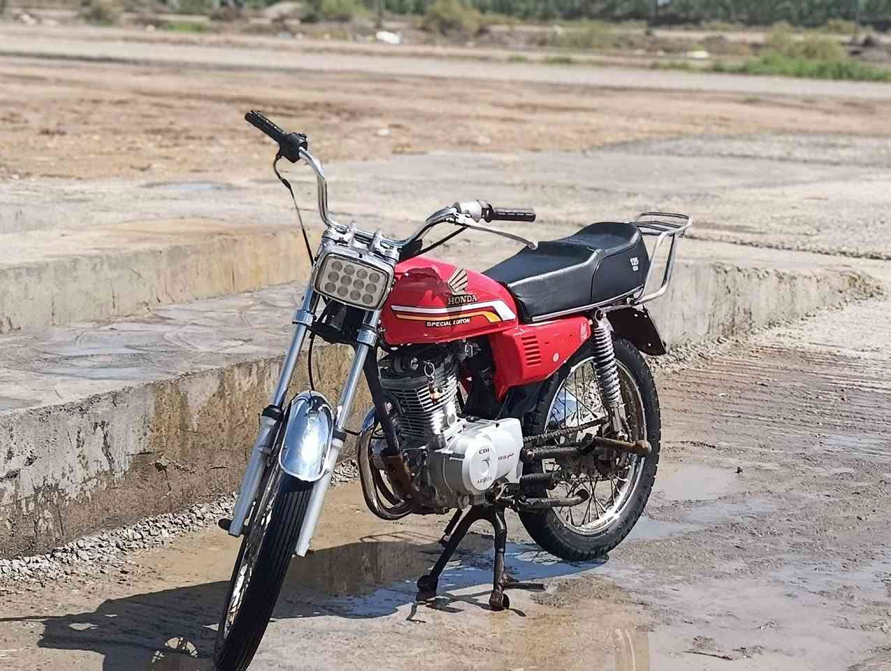 السلام عليكم دراجه للبيع  موديل 2020 كلك كلك دراجه اتكفل سرقه وعشاير
مكاني ناصريه قضاء النصر ***********
