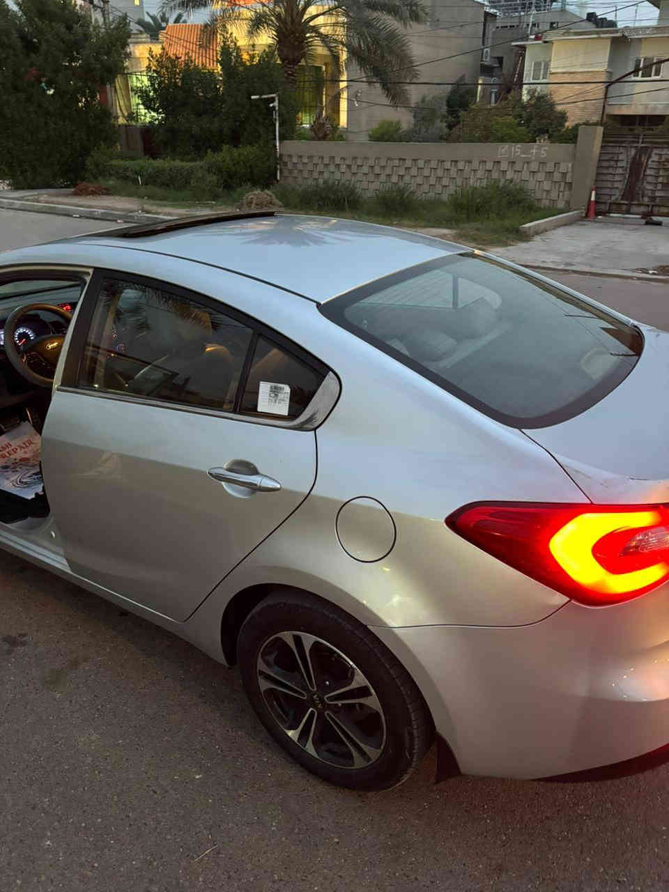 السلام عليكم
سيراتو 2013 فوول الفووول شركة الكاصد
موديل 2013
اللون سلفر
رقم ألماني بأسمي
فول مواصفات:
فتحه سقف
تبريد قطعتين
داخل جلد لونين
تحكمات ستيرن جهتين
شفتات ستيرن
شاشه
كامره خلفيه
حساسات امامي خلفي
مري شفط
ترحيب مري ومقابض
Led لايت زنون
بك لايت ليد
خمسه ويل كب
شاشه عرض الأعطال
محرك 1.6
صدر جديد موفس
منضومه تبريد كامل جديد
باتري جديد
السعر 120 وبيها مجال بسيط 
السياره خير من الله ماتحتاج صرف دينار
المكان بغداد السيديه
***********
 رجاءآ رجاءآ غير متواجد على الإنترنت
