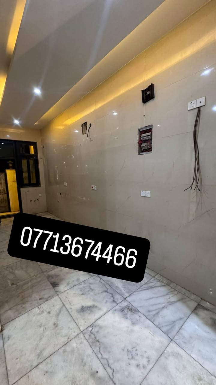 للايجارفي منطقة السيدية

دار مساحة 90 متر

يحتوي على ثلاث طوابق

اربع غرف نوم وصاله ومطبخ 

وخدمات صحية عدد (2)

يسلم الدار مصبوغ وكامل بدون اي نقص 🏡

ايجاره مليون و300 بي مجال بسيط

للاستفسار

***********
