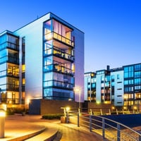 يتوفر عروض بيع عقارات تجاريه 1- دار قديم شارع 30م السوق سيف سعد 200م 2...