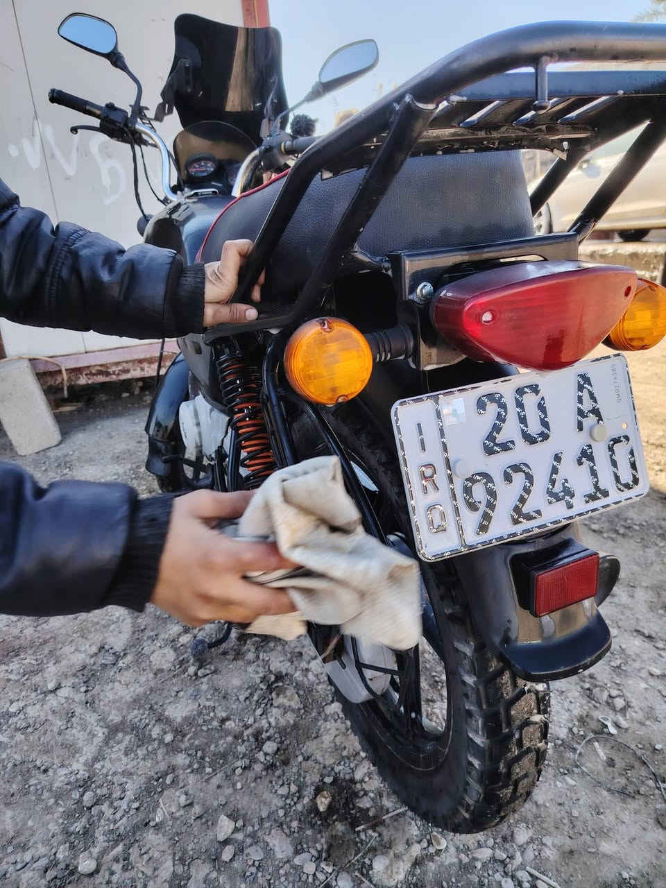 السلام عليكم دراجه بوكسر موديل ٢٠ للبيع رقم َسنويه بسمي
محرك قبل اسبوع جفته بوش وبستم وكور كله شركه
تايرات جدد بيها نص جوزه وباتري ومجمع اشارة
السعر ١٣٥٠٠٠٠ وبيه مجال قليل والشراي يدلل
عنواني بعقوبة تقاطع السادة
***********
