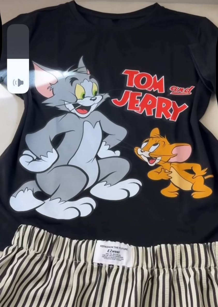 بيجامه TOM and JERRY
فري سايز لل80 
لون واحد 
السعر 128


**إذا كنت صاحب هذا الإعلان وتريد حذفه لأي سبب، رجاءا أرسل رسالة إلى الدعم الفني**