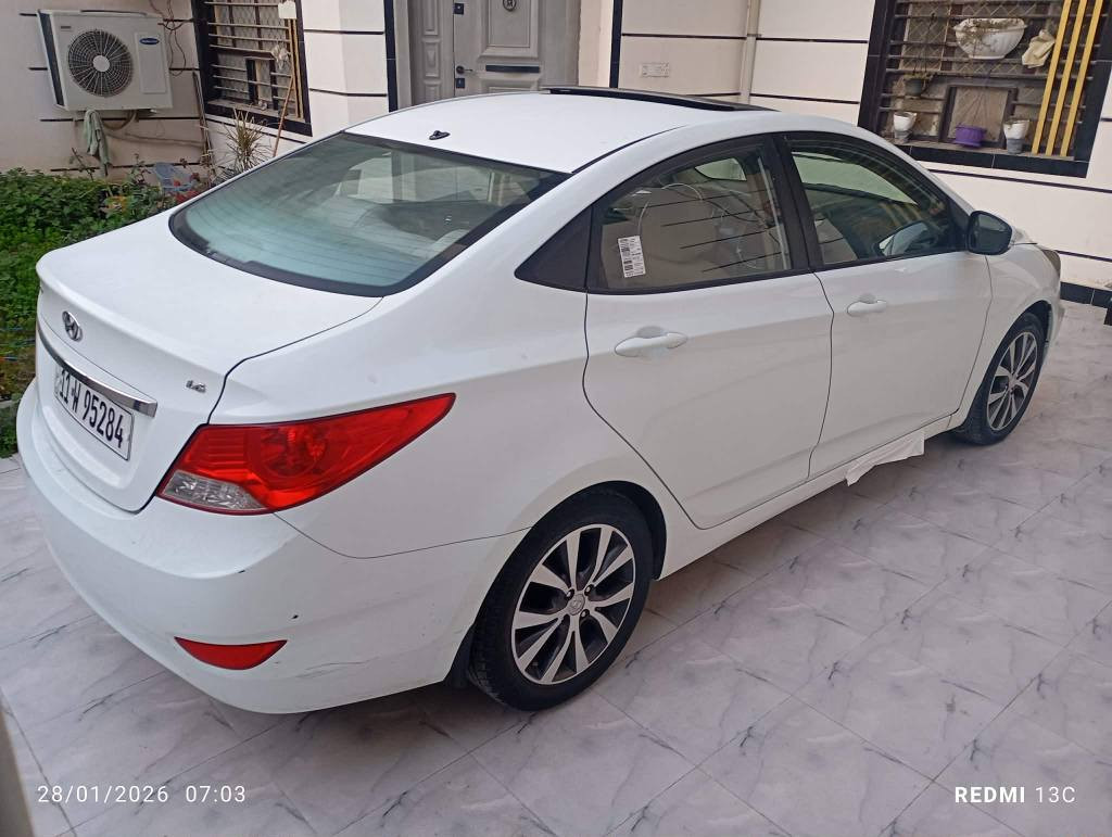 هونداي اكسنت وارد خليجي موديل 2015مكفولة من الصبغ عدا الدوسه والسونار مرفق في المنشور كير ومكينة مكفولات وحجم المكينه 1600قطرتين  تبريد وتدفئه خير من الله تخم تاير جديد سيارة فول مواصفات رقم بغداد رقم وسونية وهزه كله جديد وشرط التحويل 
السعر 113وبيها مجال 
العنوان ديالى المقدادية 
*********** المقدادية, ديالى
