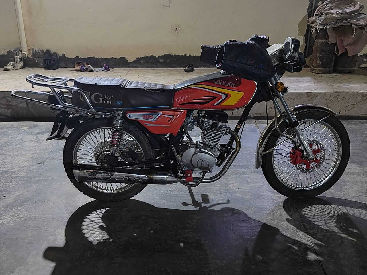 السلام عليكم دراجة تايكر ٢٤ شكل ٢٥ ٥كير طالعة بل ٢٥ الدراجة محرك شرط ما مفتوح الدراجة عايزها فقط دشبول السعر ٥٤٠ بيها مجال المكان مكيشيفة ***********
