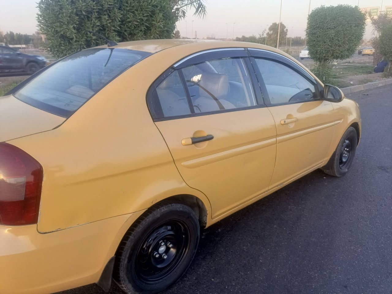 السلام عليكم اكسنت 2011 خليجي بدون حادث سياره جاهزه اي نقص مابيها مكينه كير صدر تخم تاير كله جديد مصفره هيئه وغرامات مكان بغداد الامين السعر 77 وبيها مجال ***********
