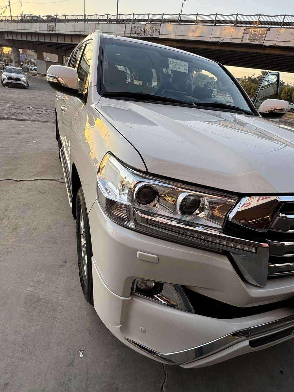 لاندكروزر ١٨ بريم اصلي مكفوله من الصبغ من رقم للرقم ماعدابارد بسيط بالدلعه ورصعه مسحوبه بالجاملغ خلفي من جهة سايق بدي آر  جديده سياره مكفول محرك كير كله ع بلاد تخم تاير دلوب ٨ايرباك دفيدي بالقماره اشارات لكزز تشغيل عن بعد زنون اصلي مع حساسات اماميه وخلفيه وكامره خلفيه وباسمي تحويل مباشر اتصال ع رقم *********** مكانه بغداد شارع فلسطين والسعر ٤٨٥
