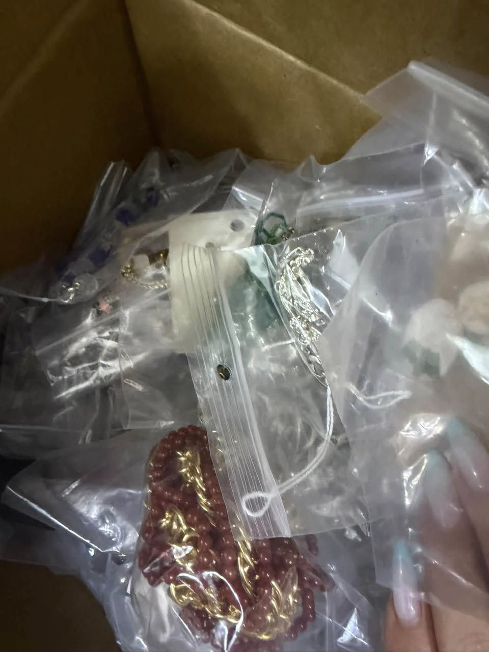 ٣ كراتين اكسسسورات اوربيه قطع تجنن


**إذا كنت صاحب هذا الإعلان وتريد حذفه لأي سبب، رجاءا أرسل رسالة إلى الدعم الفني**