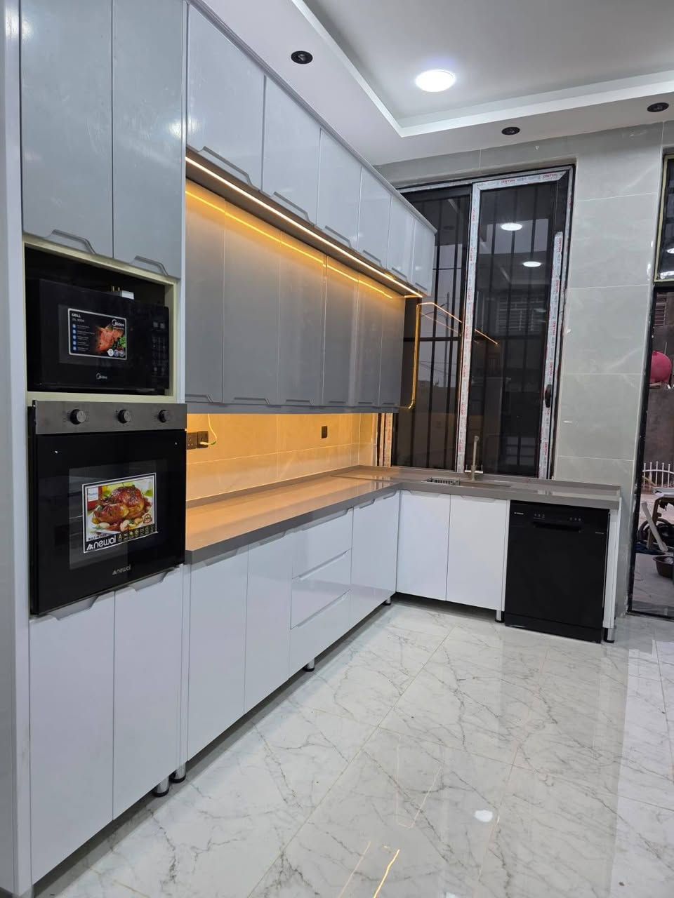 السلام عليكم
( معمل ابو بلحه للألمنيوم ) 
آجمل المطابخ التركيه🇹🇷 بتصاميم مختلفة وحضارية
بأدارة / كريم بلحه
العنوان / بابل - الإسكندرية - الحصوة - السوق الكبير
رقم الهاتف / *********** 
اما الأسعار / مناسبة جداً وان شاء الله نرضيكم
