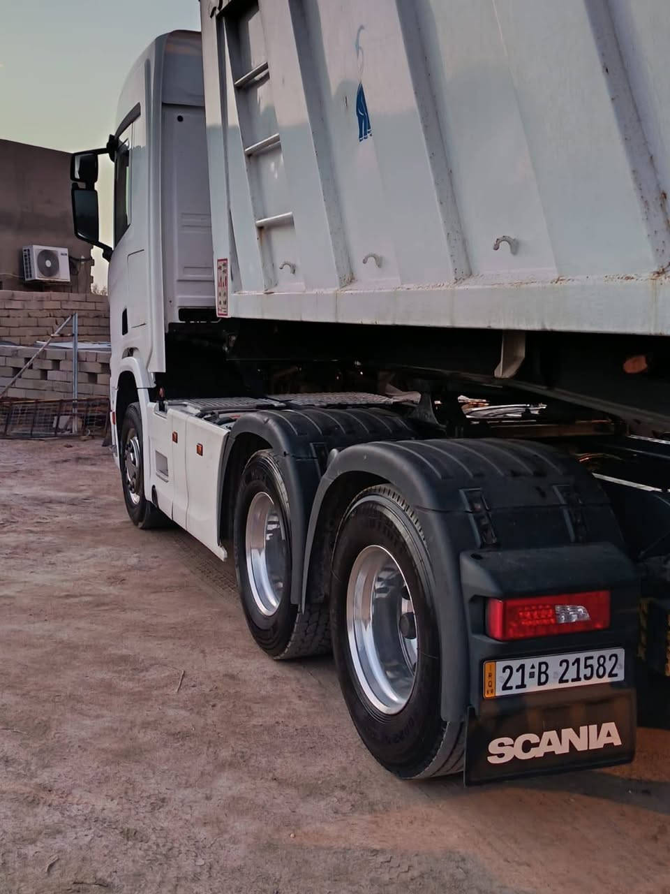 سلام عليكم للبيع سكانيه بس راس فقط  موديل 2020 مكينه 500 سته سلندر سوبر عادي سياره جديده مامشتغله ولا درب راس تريله بلاد مجموعه جوبلس سكس ويل  كفاله عامه قطره صبغ مابيها رقم سليمانيه بسمي مربوطه قلاب 3 محاور
السعر ( 660) المو شراي لايتصل
اني مكلف بلنشر رقم الهاتف.  ***********
