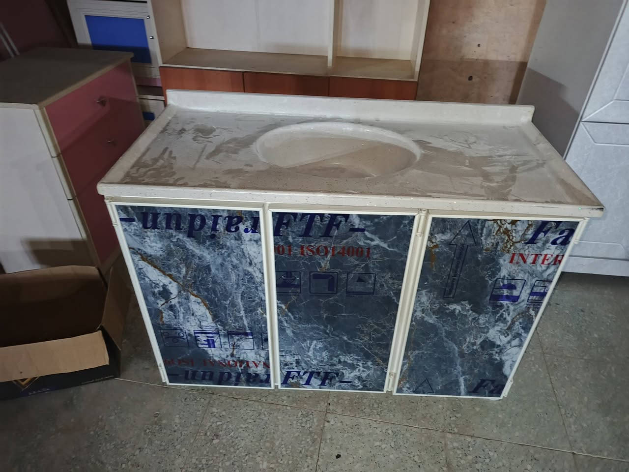 السلام عليكم تم وصول الحاويه أثاث منزلي باله وجديد 
 نواع غراض منزليه  العنوان الناصريه الإسكان الصناعي نزلت الجامع الكبير بلبدايه 
رقم ***********
