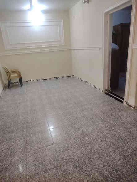 السلام عليكم✋اعيد النشر سبب الوعود الكاذبه 
بيت للبيع طابو صرف بحي الإنتصار الشارع الاخير خلف صيدلية الغسق بالمربع الأخير مقابل المولد بمساحة ١٥٥ واجهة ٧٥٠و٧ النزال ٢٠ غرفه صاله كبيره مطبخ استقبال صحيات داخليه وخارجيه السقف صب الأرضية بورسلين بناء جديد السعره ٨٣. وبي مجال. للاستفسار الاتصال على الرقم. 
***********
